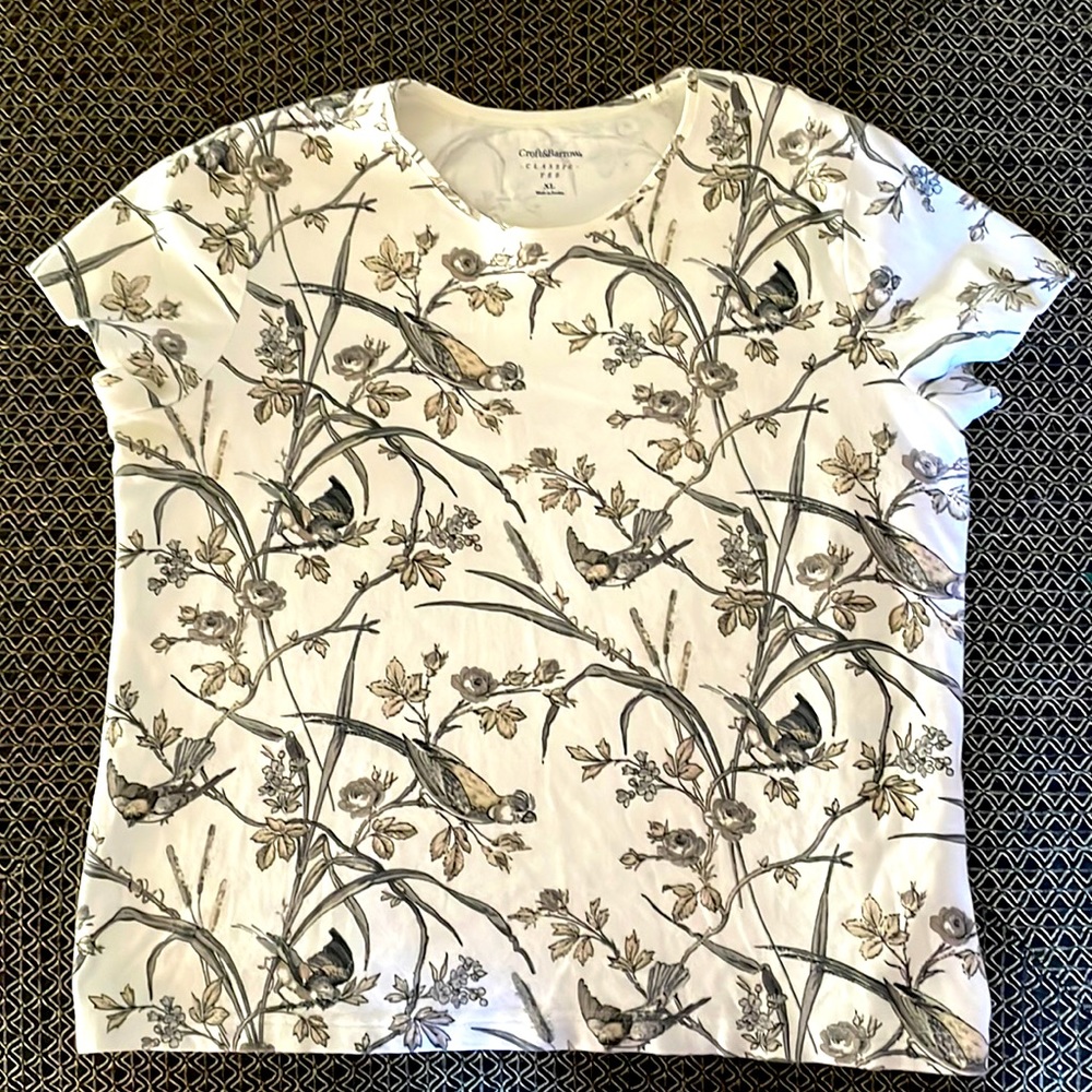 Short sleeve, stretchy woman’s top.